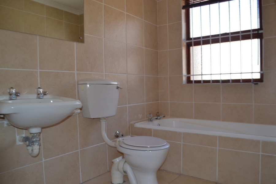 To Let 3 Bedroom Property for Rent in Protea Valley Western Cape